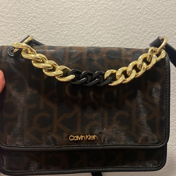 Calvin Klein Crossbody With Chain - Picture 8 of 8
